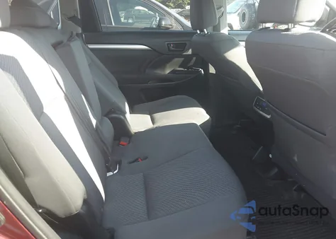 2015 Toyota Highlander Le/Le Plus z USA, uszkodzony, nr VIN 5TDBKRFH4FS181064